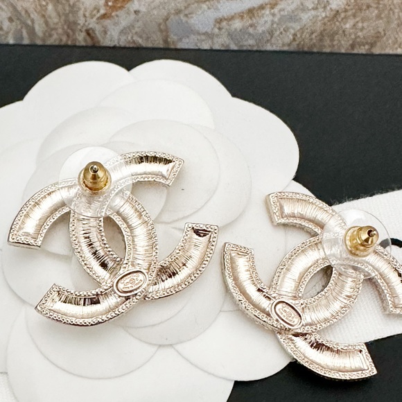 In Stores! Chanel 23C Large CC Gold Tone Blue Yellow Pink Crystal Earring - Picture 9 of 12